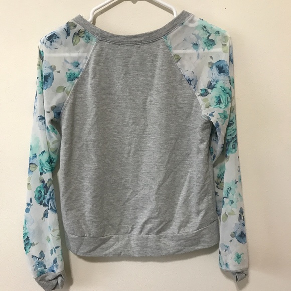 Macy's Blue Flower Sheer Sleeve Gray Sweater S - Picture 2 of 4